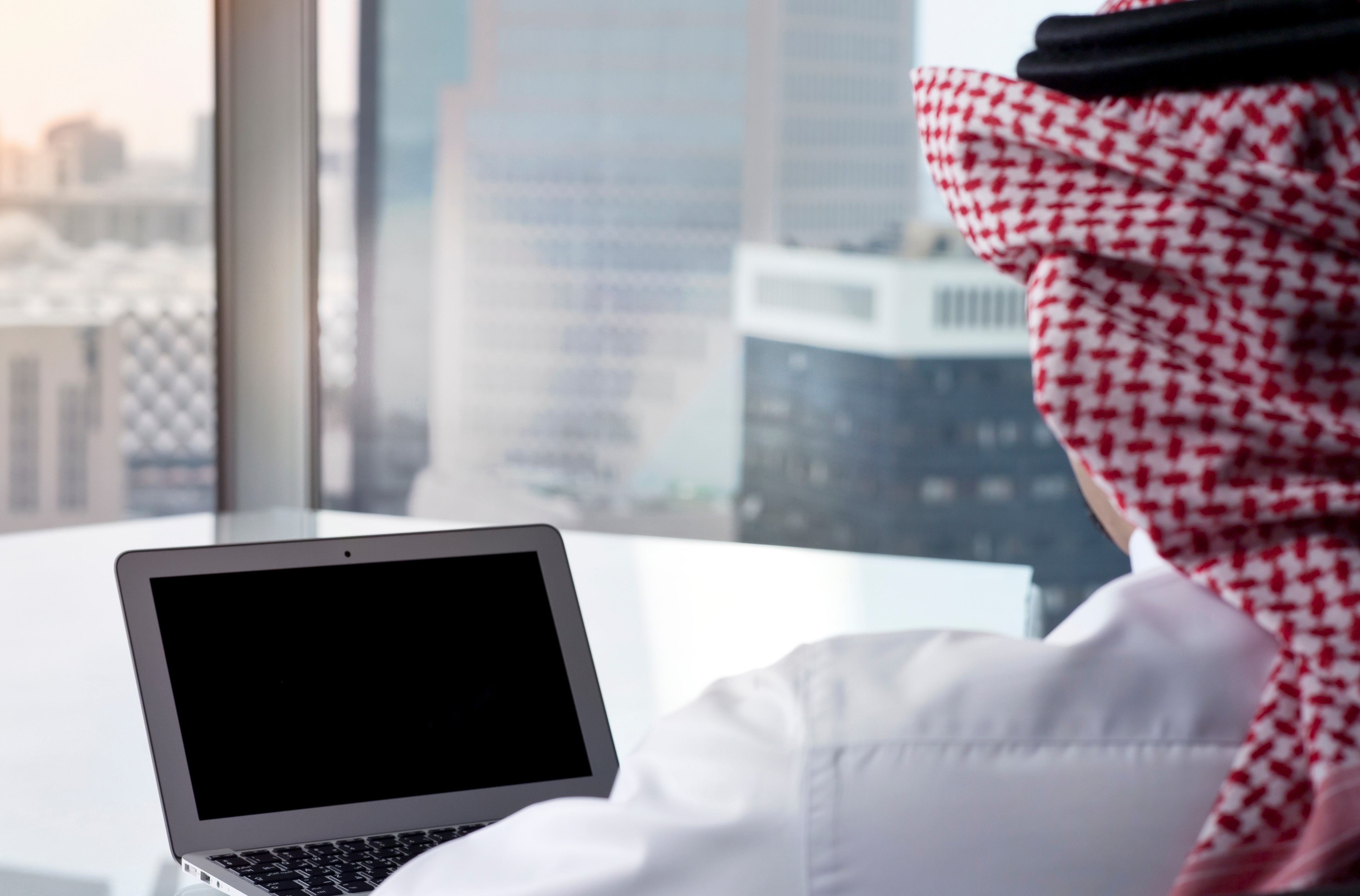 القيادة في  قطاع التصنيع: الارتقاء بالأداء التشغيلي نحو التميز 